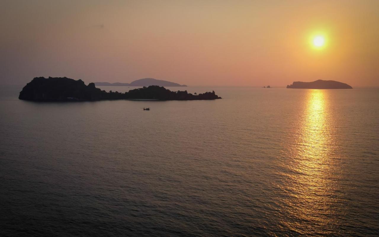The Nest Private Beach Resort Chumphon Bagian luar foto